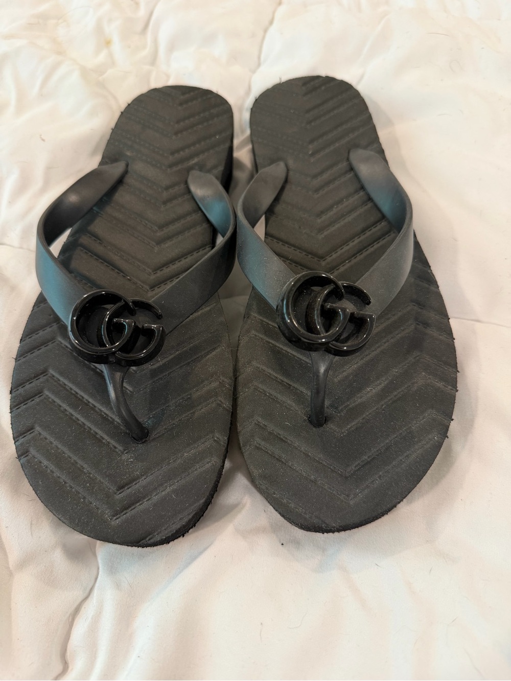 Brand new Black Gucci Women's Flip Flop *not sure if there real *